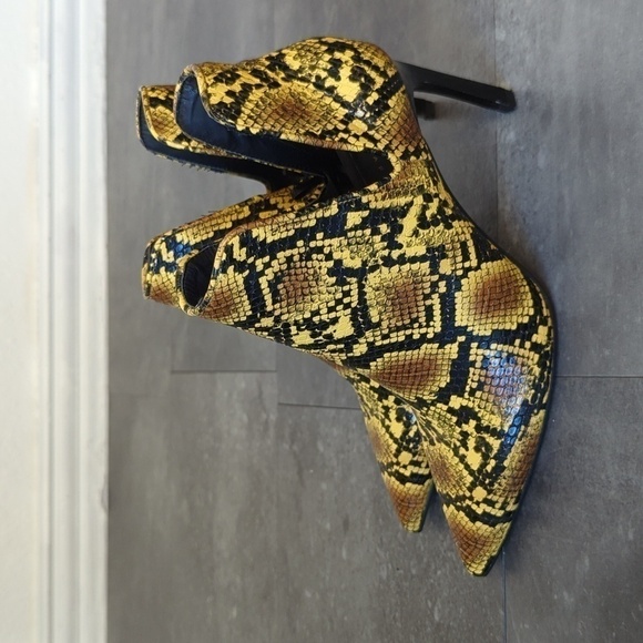 Zara Snakeskin Print Pointy Toe Heel Bootie Yellow Black 37/8 animal chic hip - Picture 4 of 11